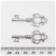 1 PZ - CIONDOLO METALLO CHIAVE - PENDENTE METALLO CHARM ARGENTO TIBETANO