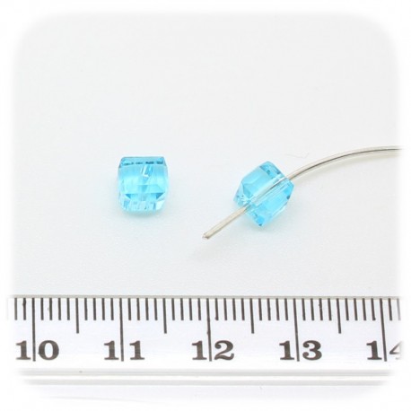 30 PZ - PERLE CUBO AZZURRO - PERLINE VETRO SFACCETTATE 6 MM